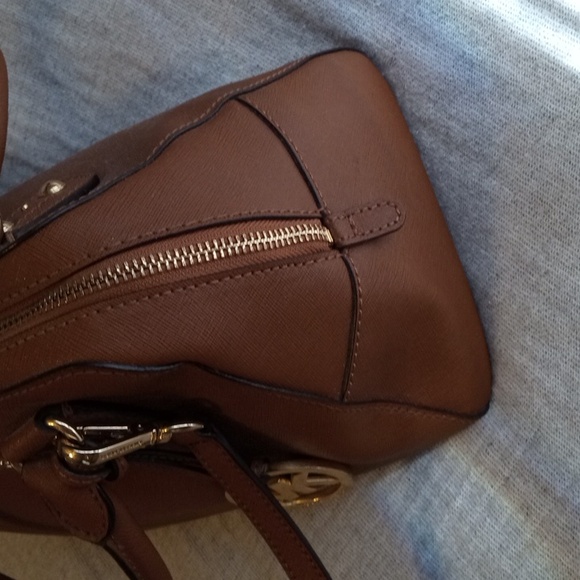 Michael Kors Camel Tan Handbag With Crossbody Strap - Picture 3 of 13